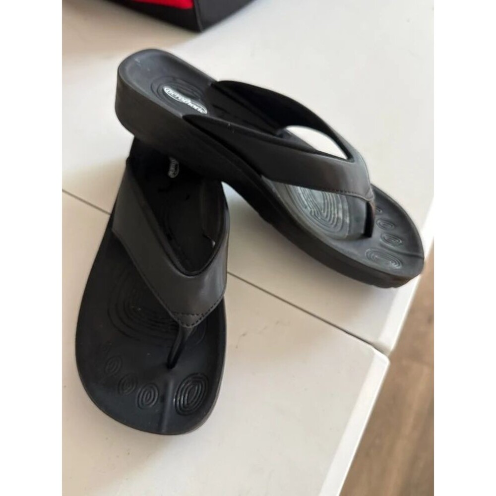 Women’s flip flops